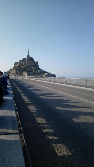 Maison Familiale A 10 Min Du Mont Saint Michel Pontorson Luaran gambar